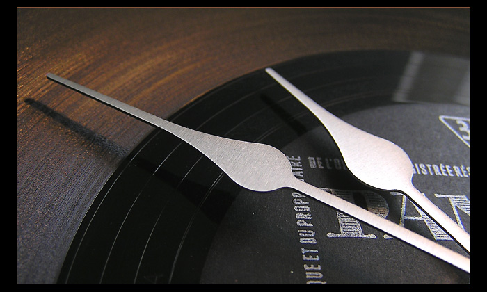 *Vinyl clock*