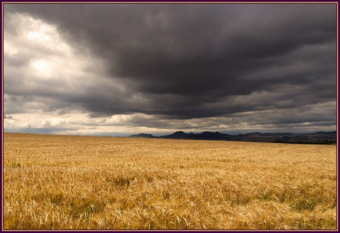 Bouře nad Středohořím