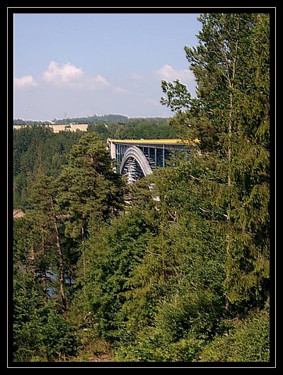 Most přes minulost