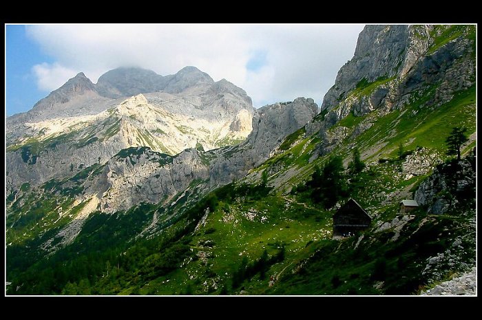 Vodnikov Dom a Triglav