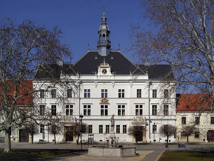 Valtice 2 - Radnice