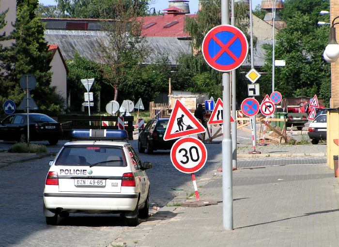 když je něčeho moc