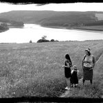 ...rodinná fotka s kýčovitým rámečkem...