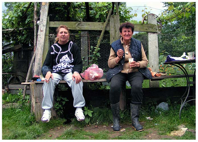 CountryPeople