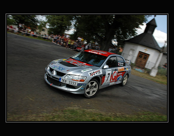 ... po dveřích ...