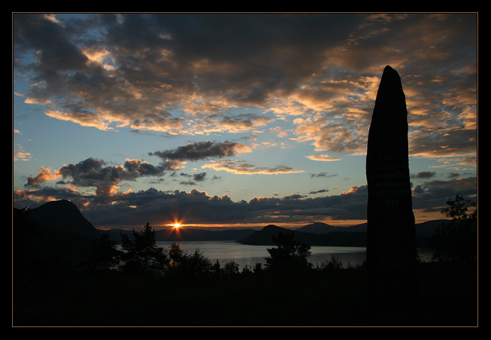 Půlnoční západ za polárním kruhem