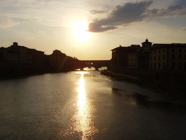 Rovesník Karlovho mosta - most Ponte Vecchio vo Florencii
