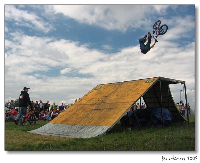 <b>*** LOVE PLANET ***<b><br>BMX JUMP