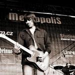 Nosim cerny brejle..