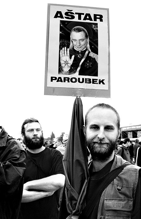 www.vesmirnilide.cz