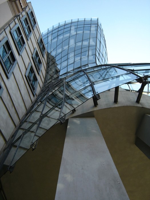 <b>dANciNG_bUiLdiNG iii</b>