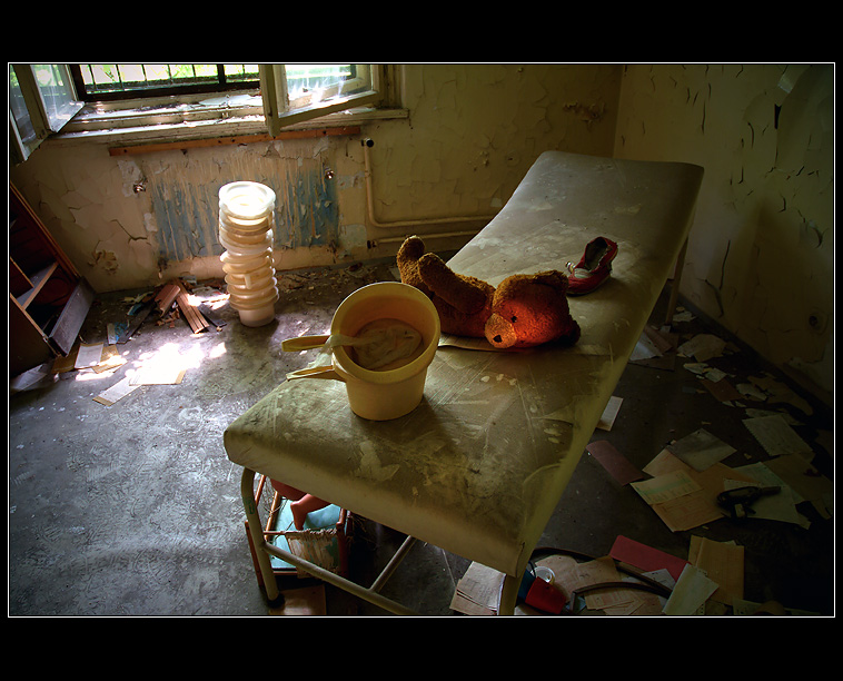 Welcome in hospital for mentally ill vol.5 : ..a day of the abandoned toys