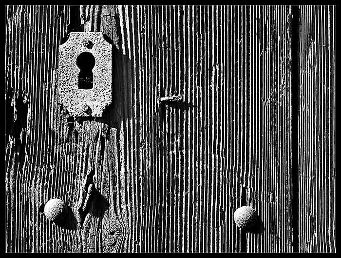 Starý vinný sklípek - detail dveří