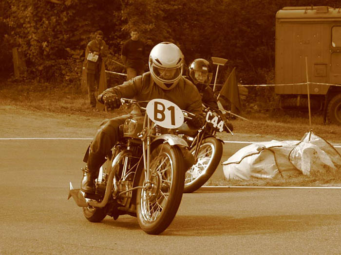 Závody historických motocyklů