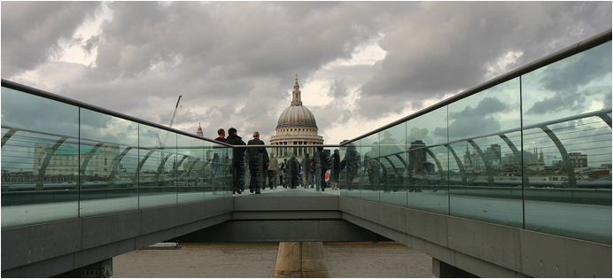 / Millenium Bridge