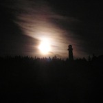 Rozhledna za svitu měsíce