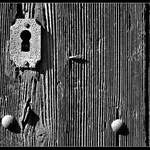 Starý vinný sklípek - detail dveří