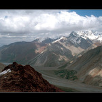 Pik Archar (5298 m) v mracích