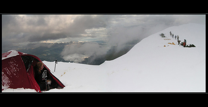 Ranní probouzení na Goutru ve 3817m.