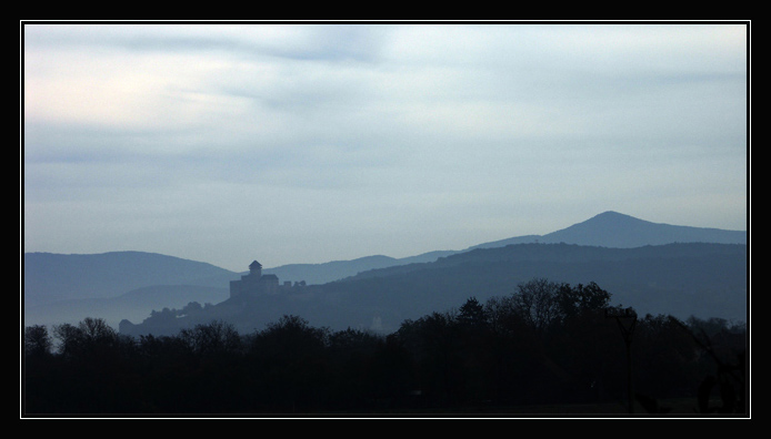 Trenčiansky hrad z diaľnice