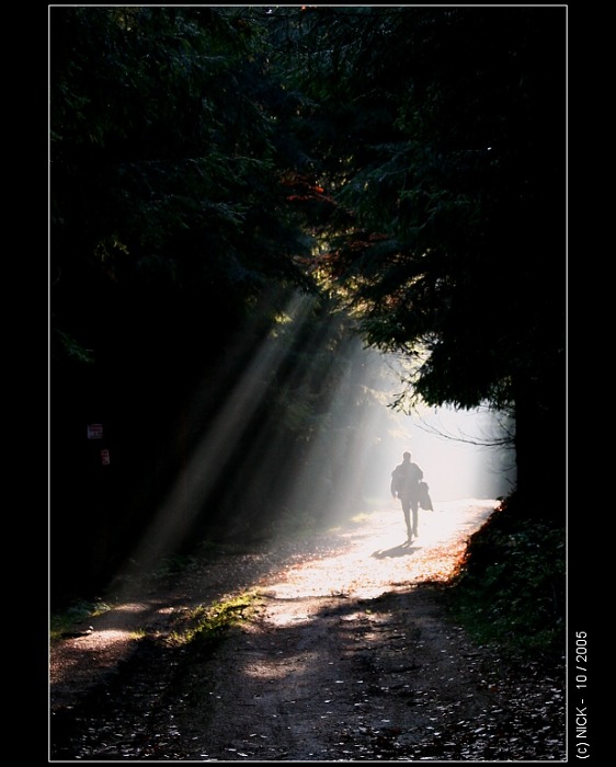 ..odchádza...