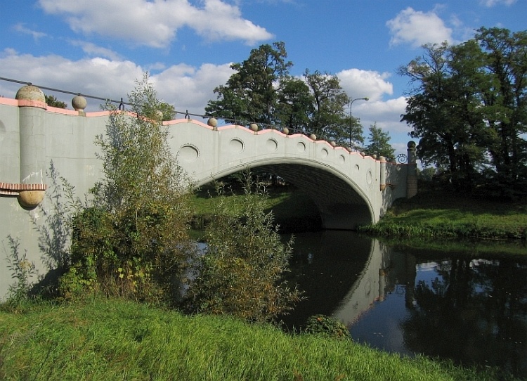 Secesní šperk na Labi