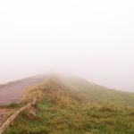 ...za mlhou hustou tak, že by se dala krájet...