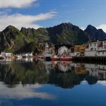 Henningsvaer  -  přístav pod horami