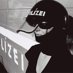 <b>* P O L Í Z E I *</B>