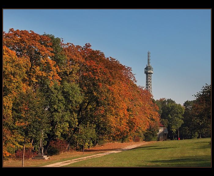 petřín zahalený v barvě