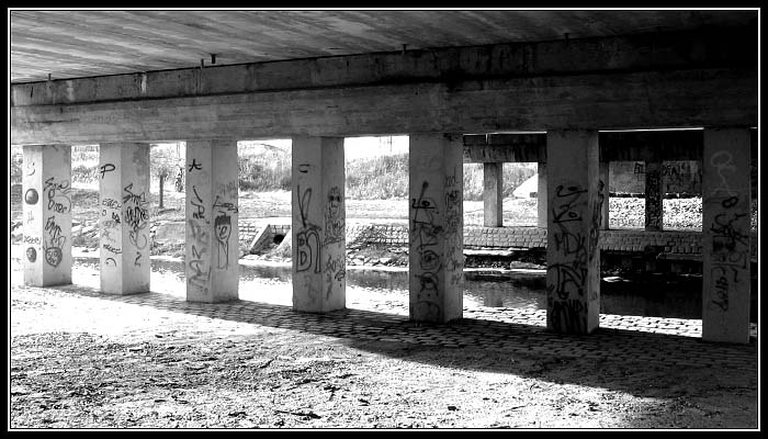 ::Moderní sloupořadí::