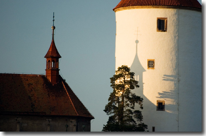 velká ve stínu malé