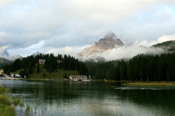 Jezero Misurina v Dolomitech