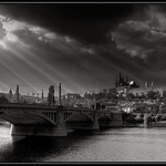 Slunce za dešťovými mraky