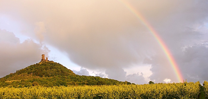 Duha nad Hazmburkem.