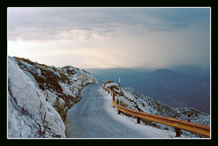 Cesta nikam...