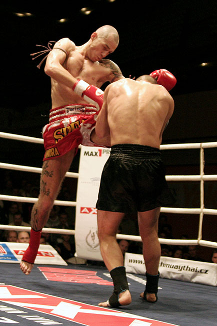 Flying Knee