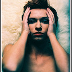 na stribrnem rounu v barve 2