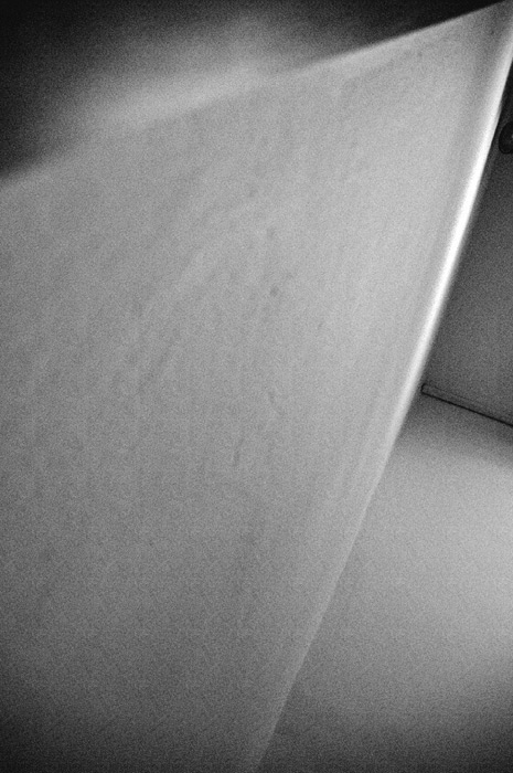 Za zdí je zvědavost.