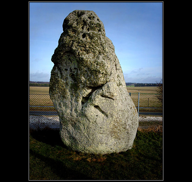 Heelstone - sutr mnoha tvari