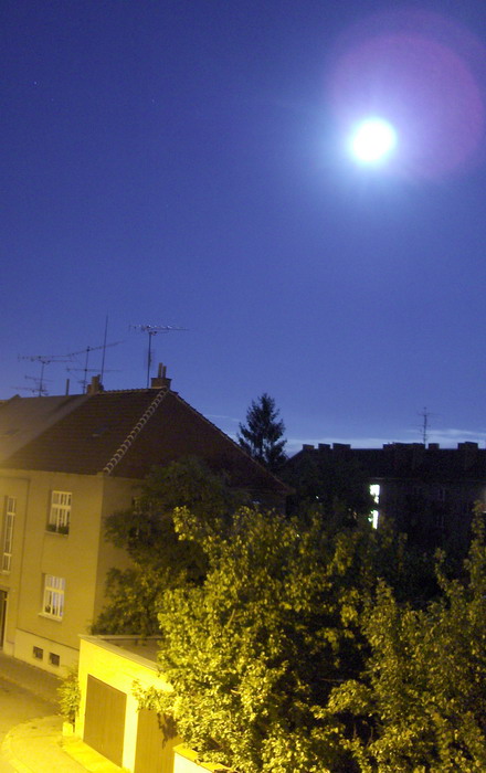 Měsíc