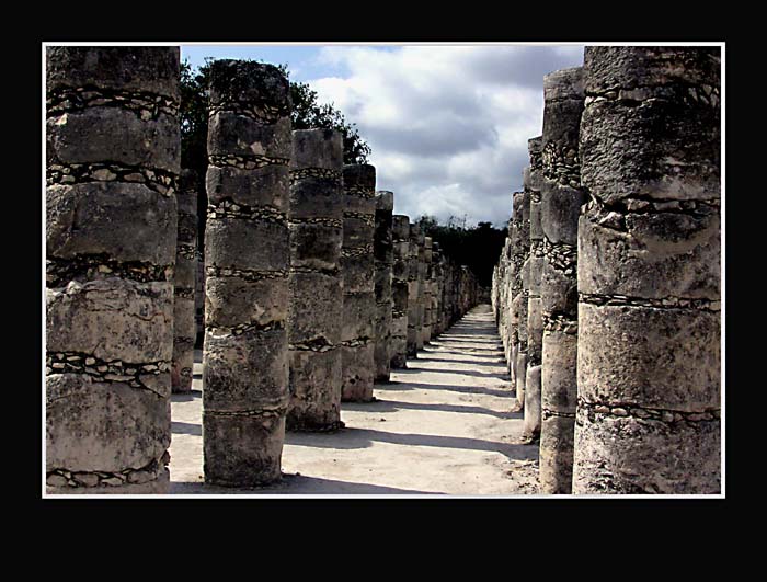 Chichen Itzá - hala tisíce sloupů.