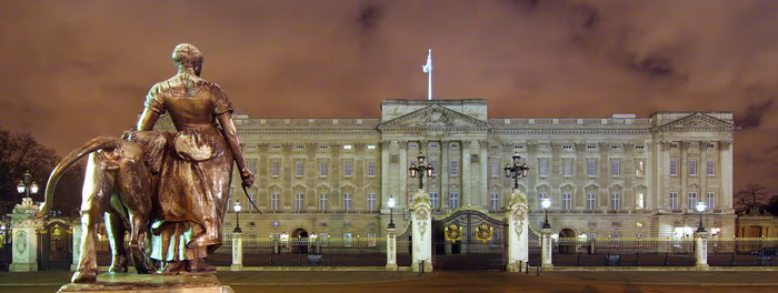 Buckinghamský palác v noci