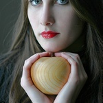 Helenka s jabĺčkom