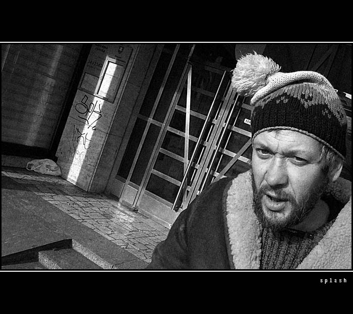 ...počuj, ...lebo vieš kto ja som?