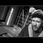 ...počuj, ...lebo vieš kto ja som?