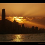 ...tajemná záře nad HK...