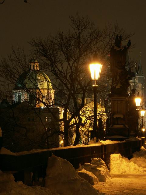 Praha světlem oděná 1