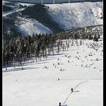 A přece se ne/točí...