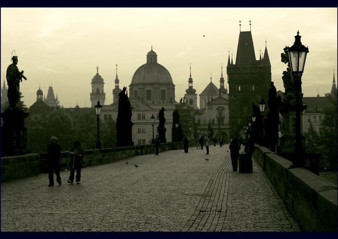 dějiny vystupující z oparu